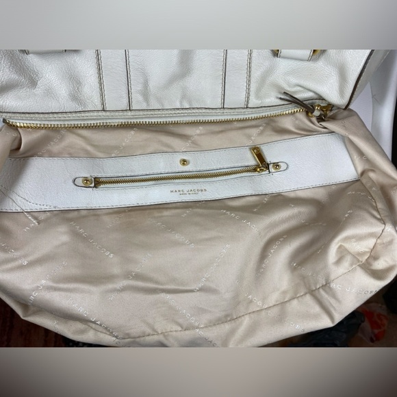 Marc Jacob’s grained ivory leather. - Picture 9 of 9